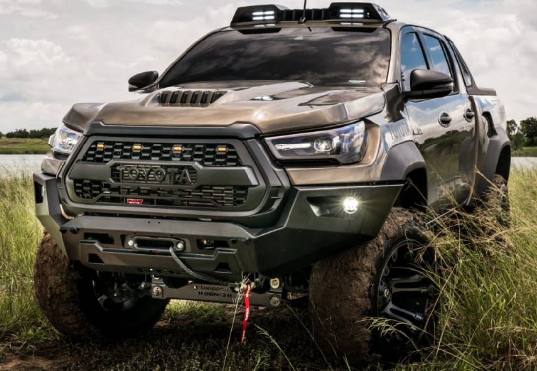 Hilux con nuevo bodykit cortesía de Rad Tailandia Entusiasta Toyota